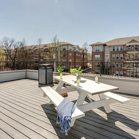 Mesmerize Melrose - 5 Mins To Broadway - Rooftop Deck Holiday home *