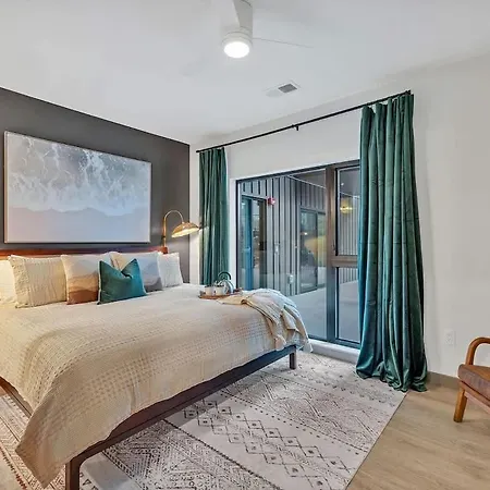 Hyve - Southern Comfort - Walk To Broadway Holiday home *