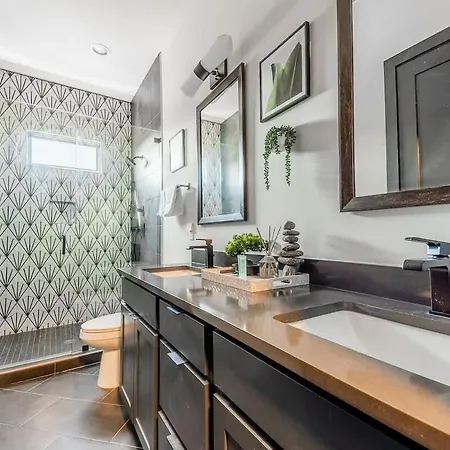 Luxe-broadway Getaway-heart Of Gulch-mins To Broadway Holiday home