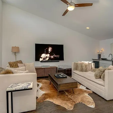 Cultured Coach - Music Row - Mins To Downtown *