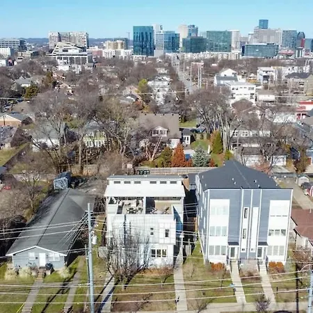 Holiday home Cultured Coach - Music Row - Mins To Downtown *
