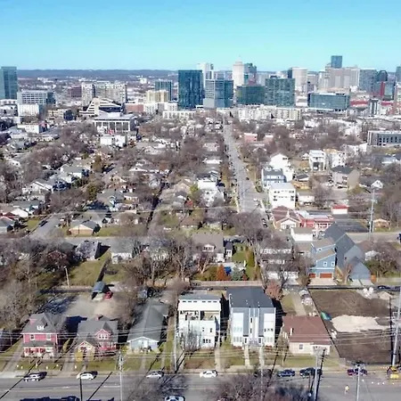 Cultured Coach - Music Row - Mins To Downtown Holiday home