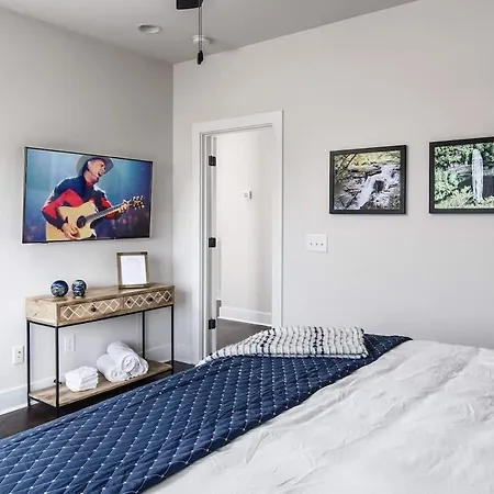 Edgehill Duo - 2 Townhomes - Mins Vanderbilt Holiday home