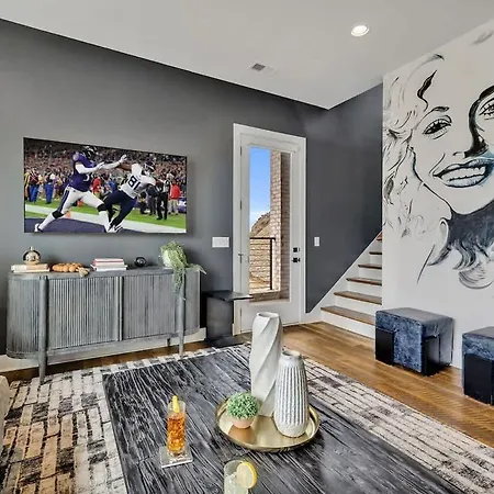 Downtown Dolly - Heart Of Gulch - Rooftop Hot Tub Holiday home *