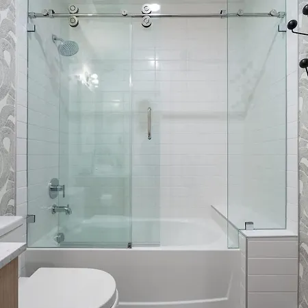 Hyve-retro Modern-full Gym-walk To Broadway Holiday home