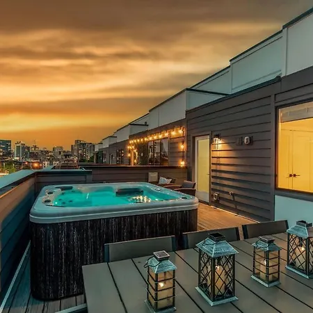 Holiday home Edgehill Duo - 2 Townhomes - Mins Vanderbilt