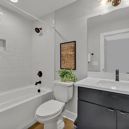 Downtown Dolly - Heart Of Gulch - Rooftop Hot Tub Holiday home *