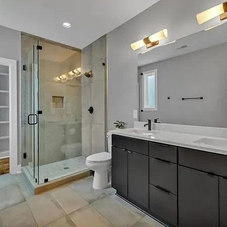 Downtown Dolly - Heart Of Gulch - Rooftop Hot Tub Holiday home *
