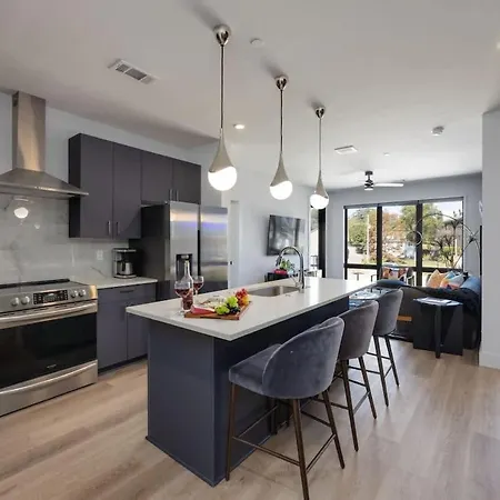 Holiday home Penthouse Blues-odyssey-pool & Gym-mins 2 Broadway Nashville