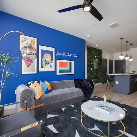 Penthouse Blues-odyssey-pool & Gym-mins 2 Broadway *