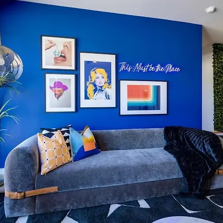 Penthouse Blues-odyssey-pool & Gym-mins 2 Broadway *