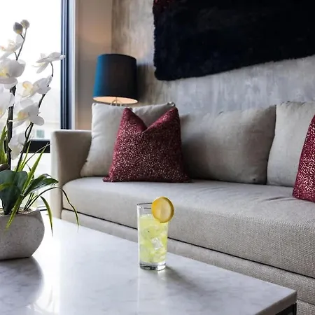 Flora - Odyssey - Heart Of Midtown Holiday home