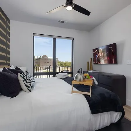 Penthouse Blues-odyssey-pool & Gym-mins 2 Broadway * Nashville