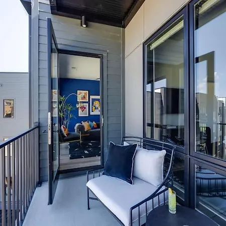Penthouse Blues-odyssey-pool & Gym-mins 2 Broadway *