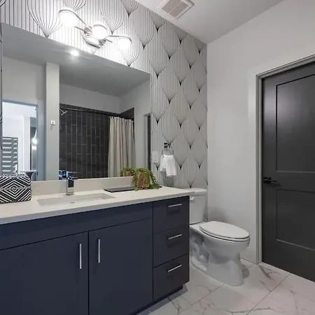 Penthouse Blues-odyssey-pool & Gym-mins 2 Broadway *