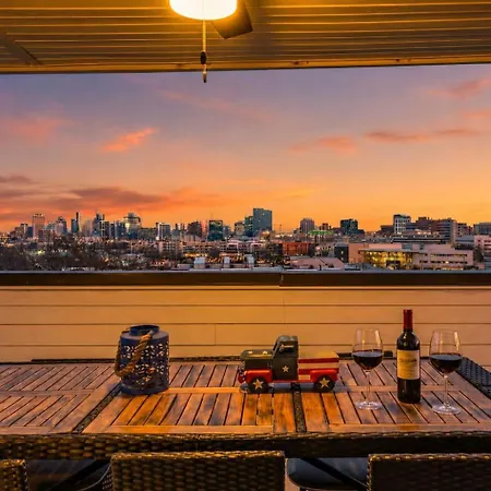New Nashvegas Downtown Rooftop Views 13beds Holiday home Nashville