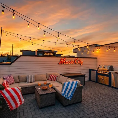 Holiday home New Nashvegas Downtown Rooftop Views 13beds Nashville