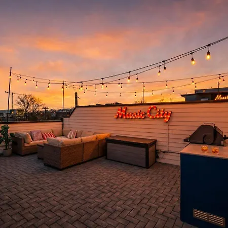 New Nashvegas Downtown Rooftop Views 13beds Holiday home Nashville