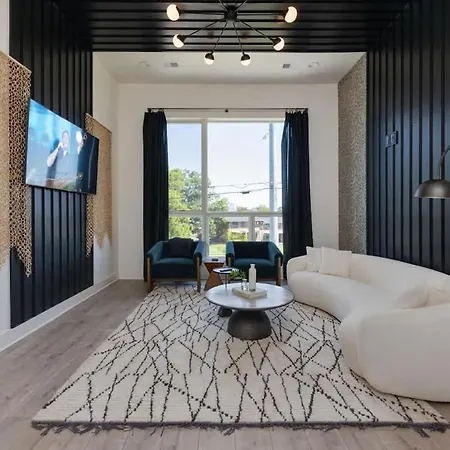 Luxe-elevate-modern Luxury-stunning Views Holiday home