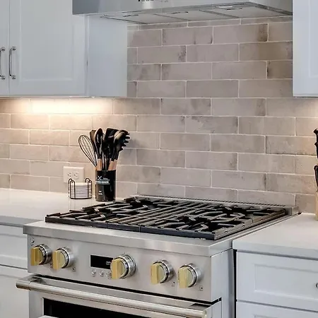 Holiday home Soprano - Private Rooftop - 8 Mins To Broadway