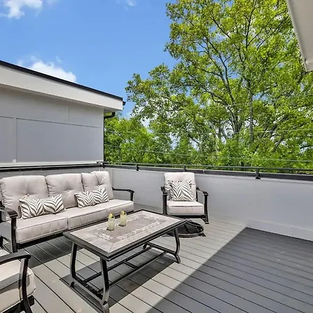 Alto-private Rooftop Deck-8 Mins To Broadway Holiday home Nashville