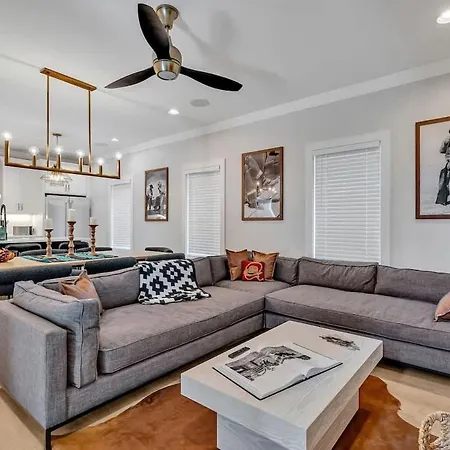 Bass - Private Rooftop - 8 Mins To Broadway Holiday home