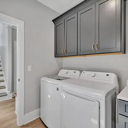 Alto-private Rooftop Deck-8 Mins To Broadway Holiday home