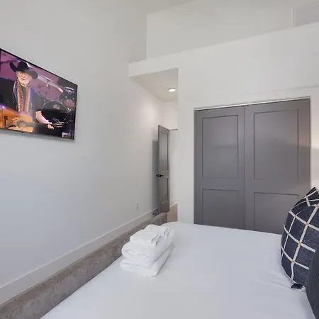Luxe-elevate-modern Luxury-stunning Views Holiday home Nashville