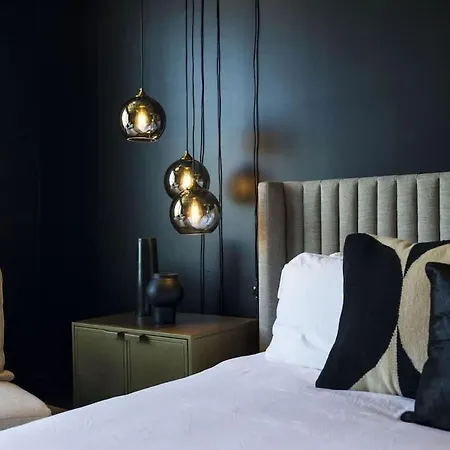 Luxe-elevate-modern Luxury-stunning Views Holiday home