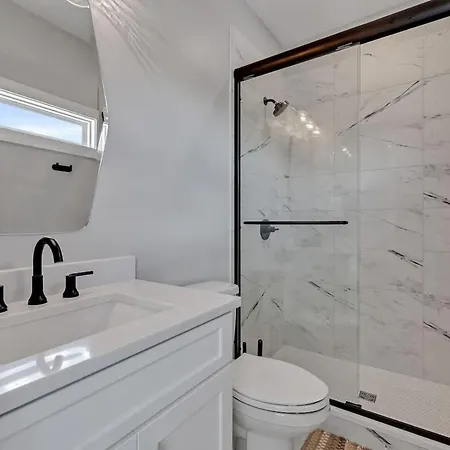 Holiday home Tenor - Private Rooftop - 8 Mins To Broadway *