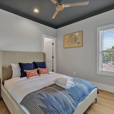 Tenor - Private Rooftop - 8 Mins To Broadway Holiday home