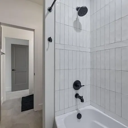Luxe-elevate-modern Luxury-stunning Views Holiday home Nashville