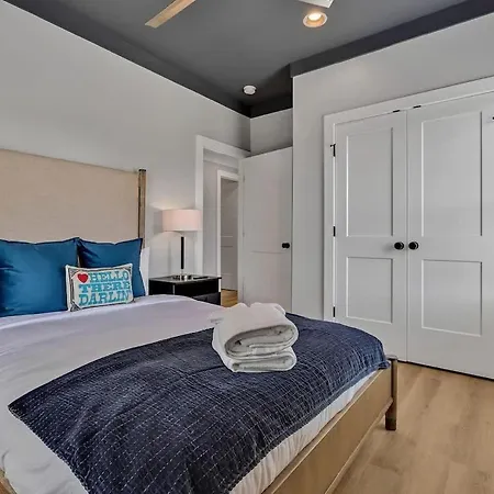 Tenor - Private Rooftop - 8 Mins To Broadway Holiday home