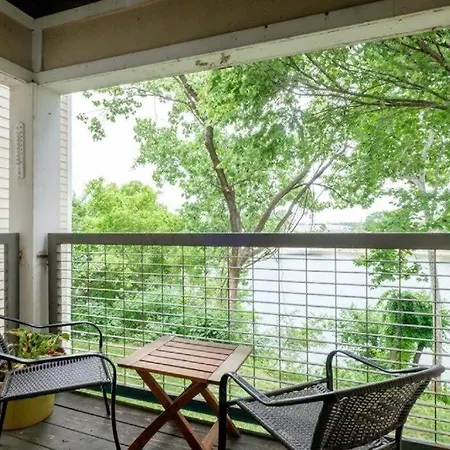 Apartment Riverfront Near Downtown
