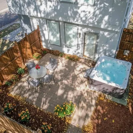 Lux East Nash-hot Tub & Rooftop Patio *