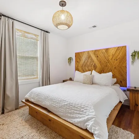 Vibey Unit In Duplex *