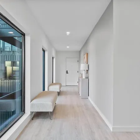 Hyve - Tropical Penthouse - Pool & Gym Holiday home