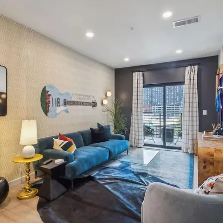 Hyve - Harmony Strum - Walk To Broadway - Pool & Gym *