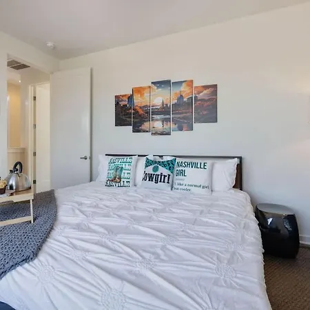 Holiday home Notes - Sleeps 8 - Mins To Broadway!