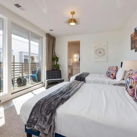Notes - Sleeps 8 - Mins To Broadway! *