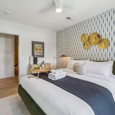 Holiday home Hyve - Harmony Strum - Walk To Broadway - Pool & Gym