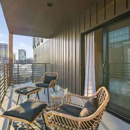 Hyve - Tropical Penthouse - Pool & Gym Holiday home
