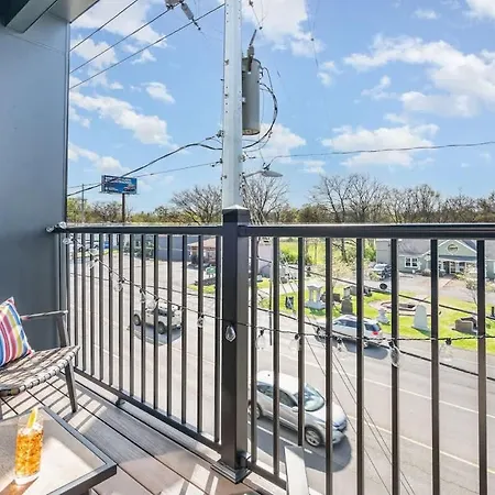 Gallatin Retreat-private Balcony-in East Nashville