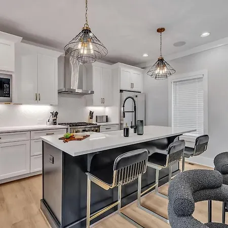 Resonant - 2 Townhomes - 2 Private Rooftop Decks