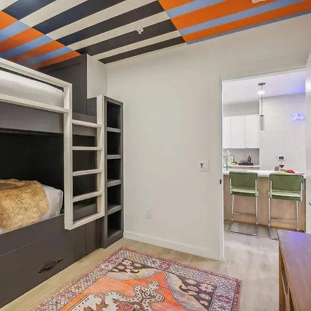 Holiday home Hyve - Harmony Strum - Walk To Broadway - Pool & Gym *