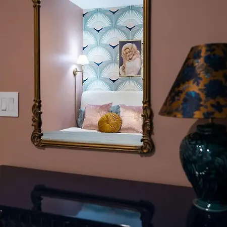 Hyve-the Dolly Parton Experience-private Balcony Nashville