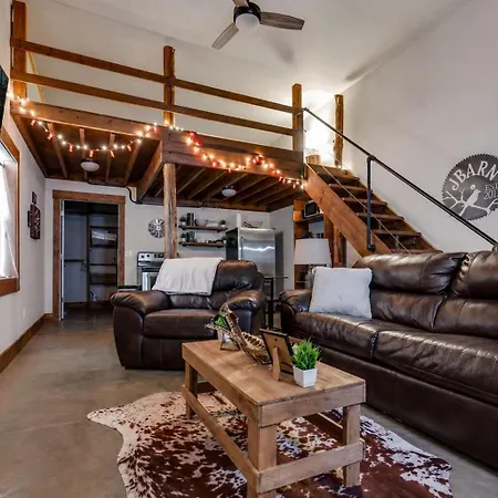 The Den At J-barn - Secluded Retreat Holiday home *