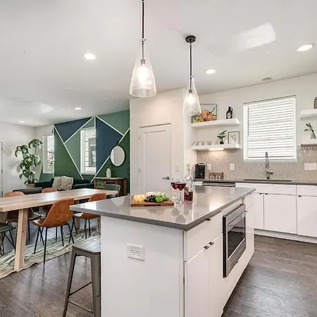 Holiday home Heights-sleeps 12-in Cumberland Heights Nashville