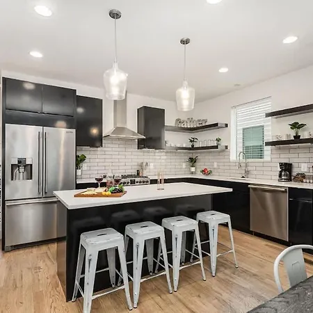 Holiday home Hurst House - 4 Stylish Homes - Mins To Germantown Nashville