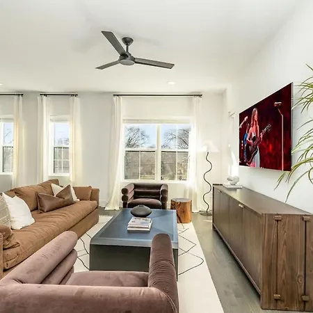 Sunspire-private Deck-in East Holiday home Nashville